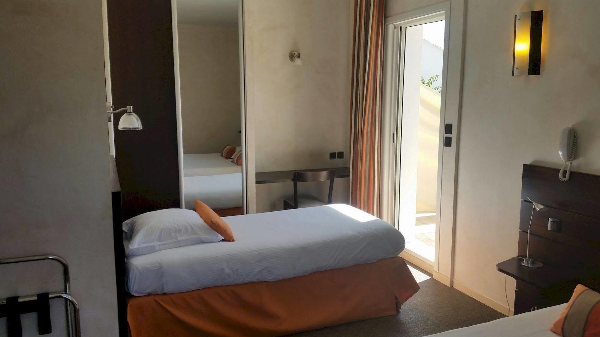Le Synaya Hotel ซานารี-ซูร์-แมร์ ภายนอก รูปภาพ